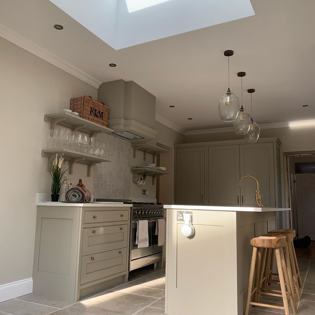 Kitchen install with free standing breakfast bar